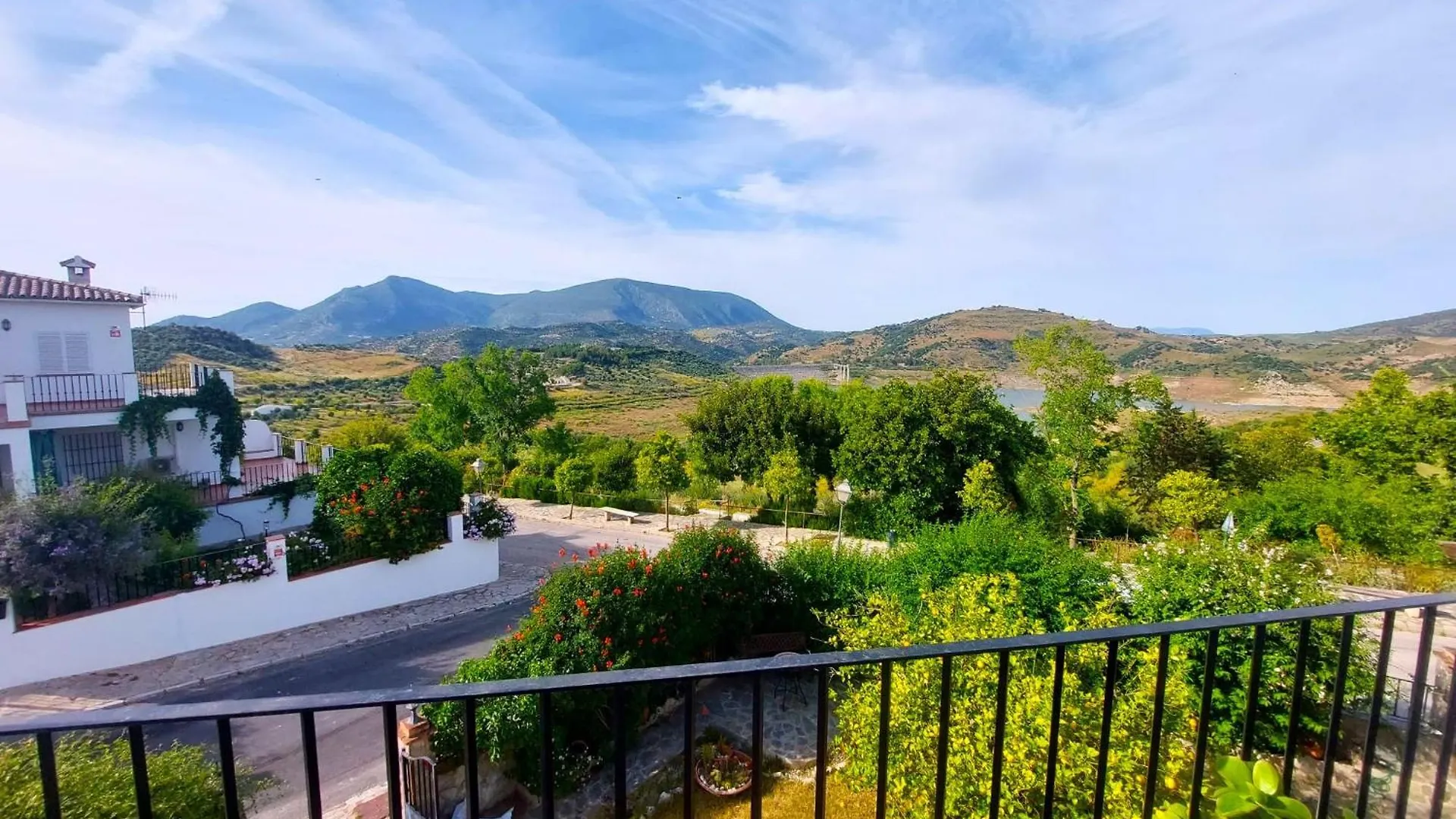 Ferienhaus Villa Azahar Zahara De La Sierra Spanien